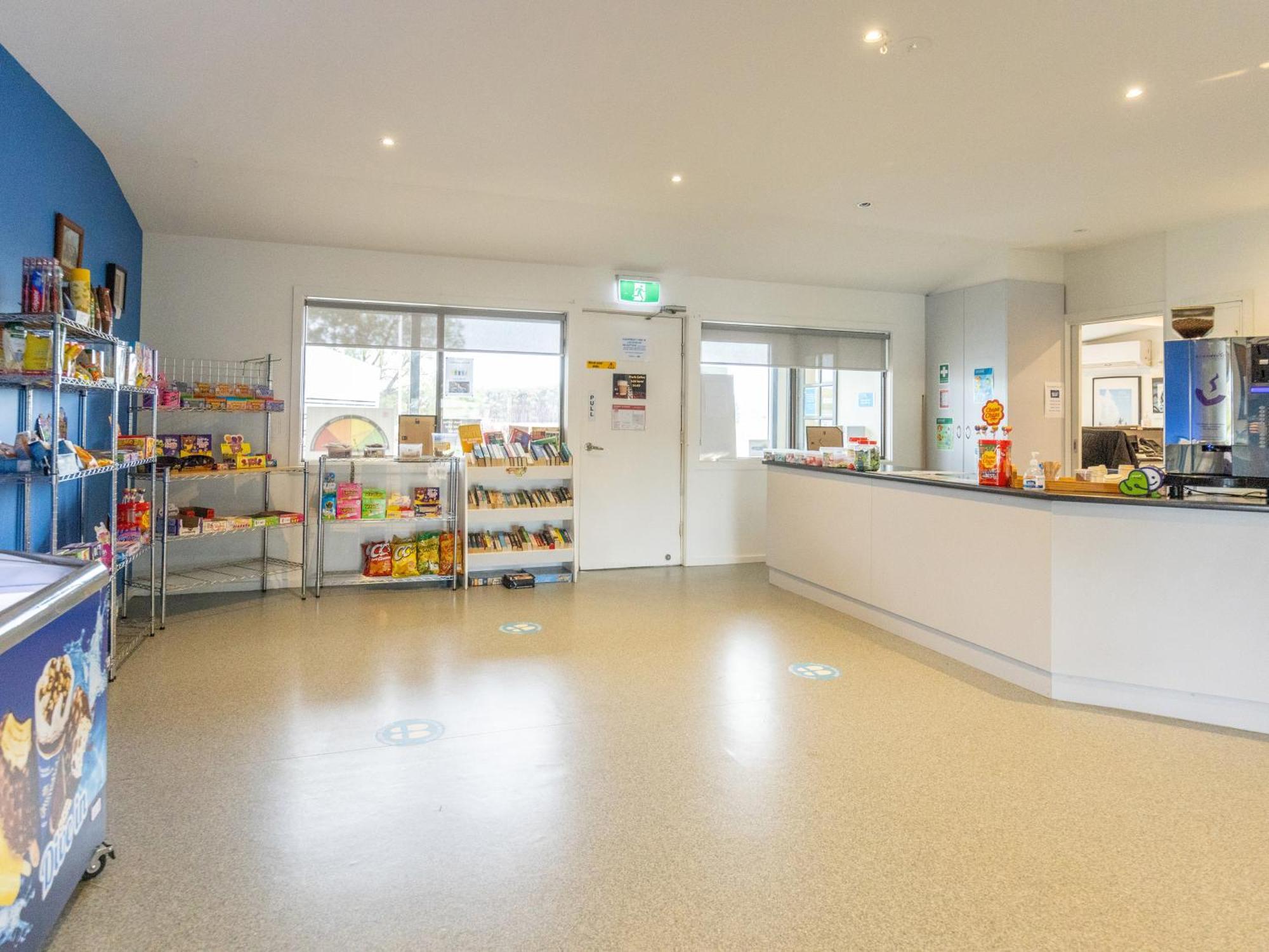 Nrma Warrnambool Riverside Holiday Park ภายนอก รูปภาพ