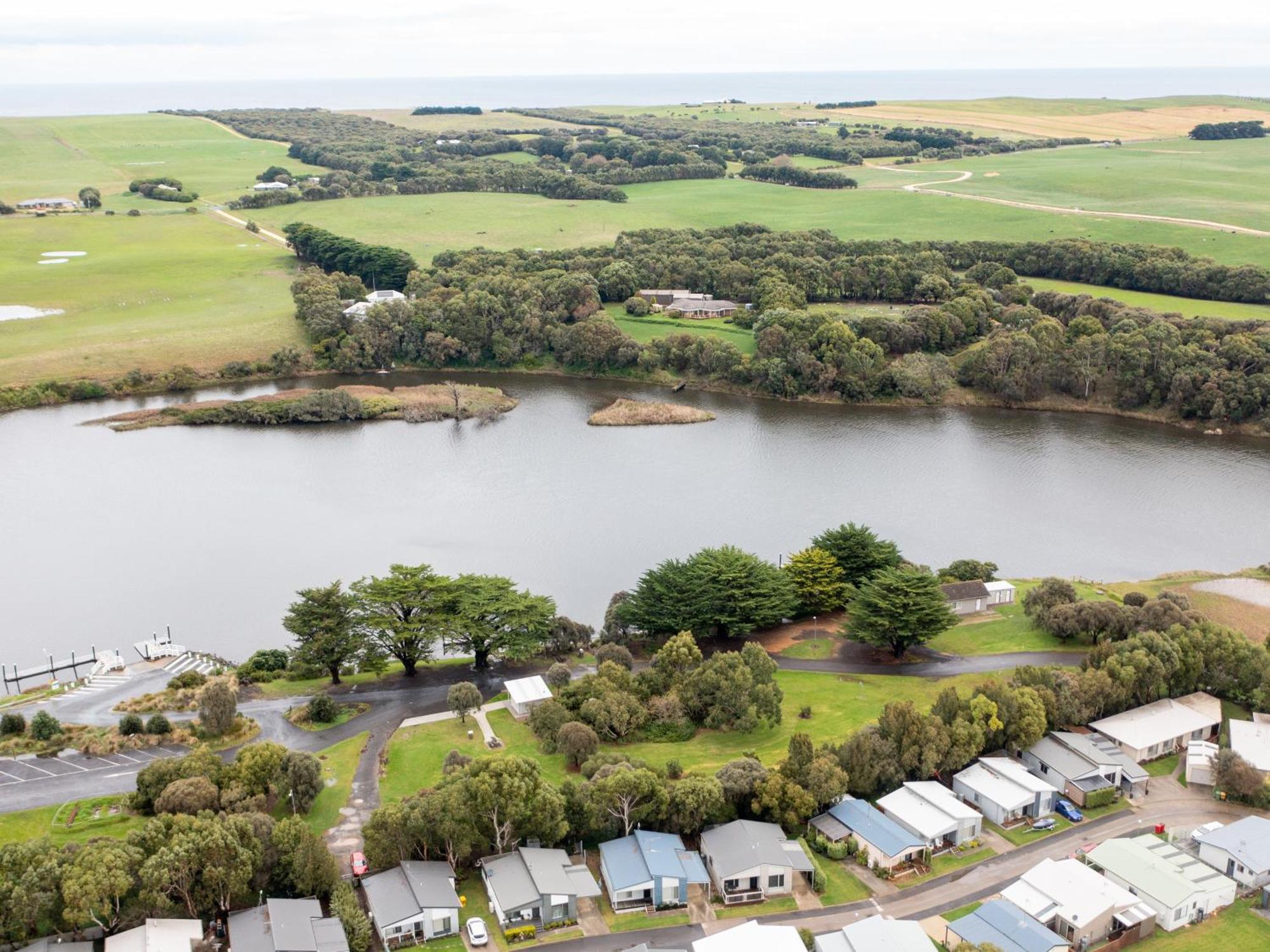 Nrma Warrnambool Riverside Holiday Park ภายนอก รูปภาพ