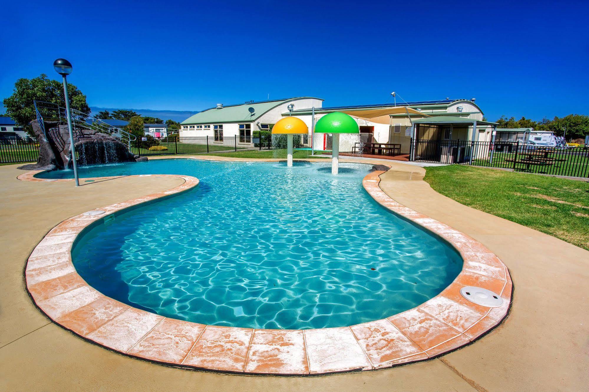 Nrma Warrnambool Riverside Holiday Park ภายนอก รูปภาพ