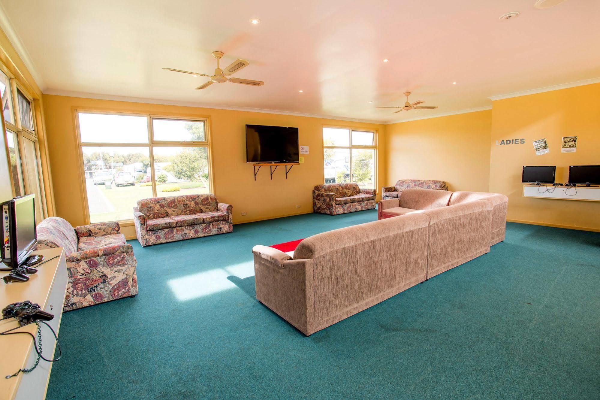 Nrma Warrnambool Riverside Holiday Park ภายนอก รูปภาพ